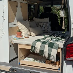 longbed-et-cinqo-vu-de-l-arriere-du-van